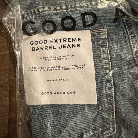 Good American GOOD EXTREME BARREL JEANS - Picture 9 of 13